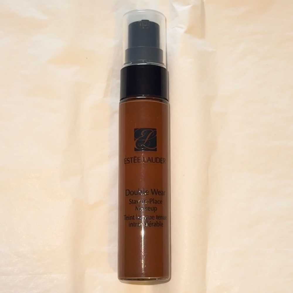 Estée Lauder Double Wear Stay In Place Foundation in Shade 6C2 Rich Mahogany